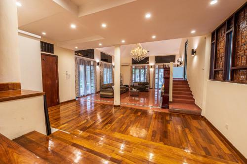 9225sf 6br 27pax Private Pool Villa, 1km To Klcc