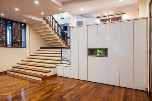 9225sf 6br 27pax Private Pool Villa, 1km To Klcc