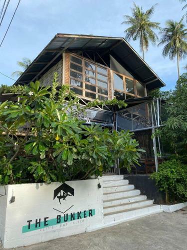 Warehouse Hostel Koh Tao
