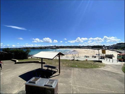 Apartamento Bright Beachfront Studio With Terrace & Aircon