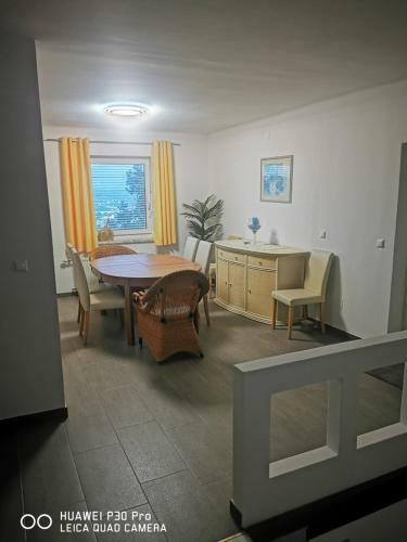 Apartamento Gro�z�gige Wohnung In Wunderbarer Aussichtslage