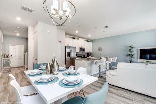New Pool Home, 10 Mi To Disney Free Waterpark