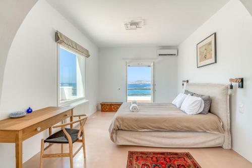 Villa Beachfront House - 5 Bd And Private Patio