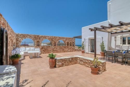 Villa Beachfront House - 5 Bd And Private Patio