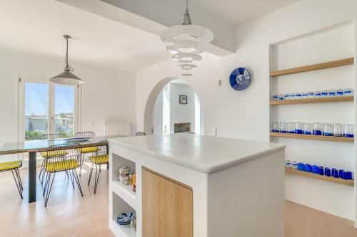 Villa Beachfront House - 5 Bd And Private Patio