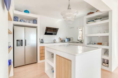 Villa Beachfront House - 5 Bd And Private Patio