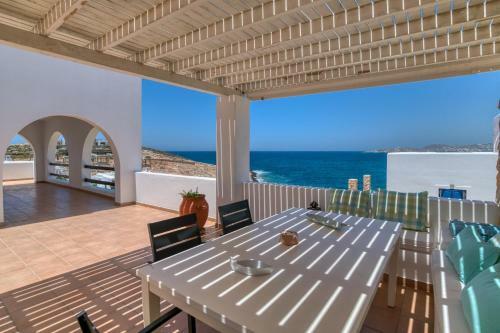 Villa Beachfront House - 5 Bd And Private Patio