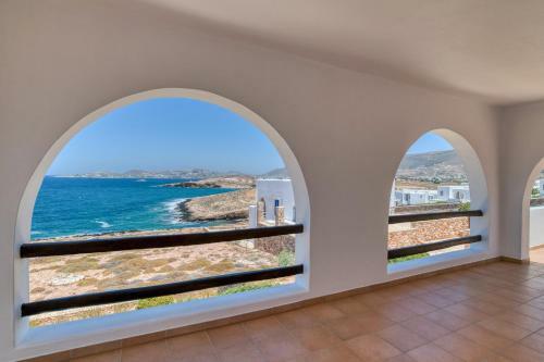 Villa Beachfront House - 5 Bd And Private Patio