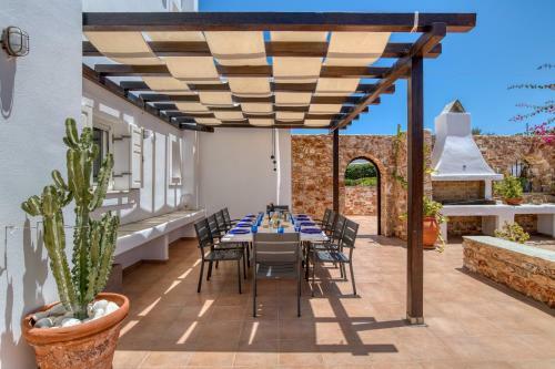 Villa Beachfront House - 5 Bd And Private Patio