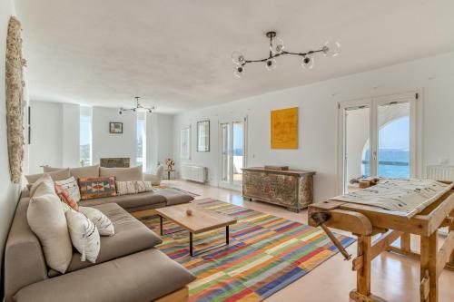 Villa Beachfront House - 5 Bd And Private Patio