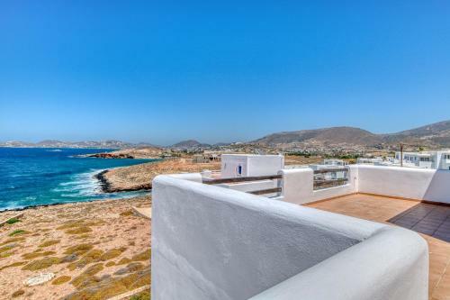 Villa Beachfront House - 5 Bd And Private Patio