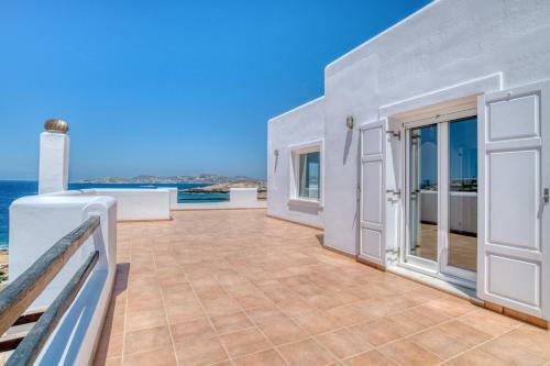 Villa Beachfront House - 5 Bd And Private Patio