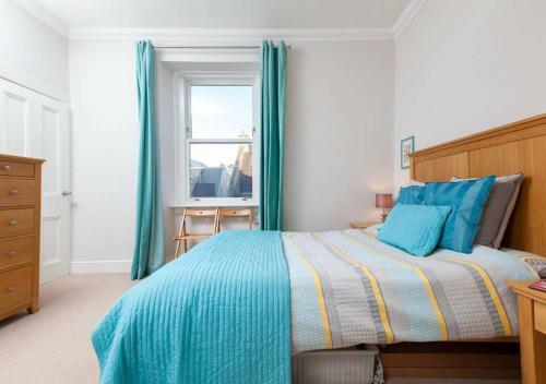 Bright And Modern Causewayside Apartment