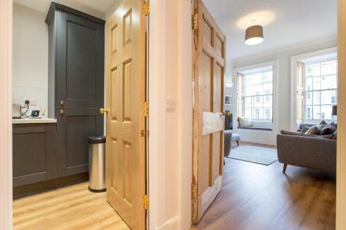 Royal Mile - Old Town Apartment