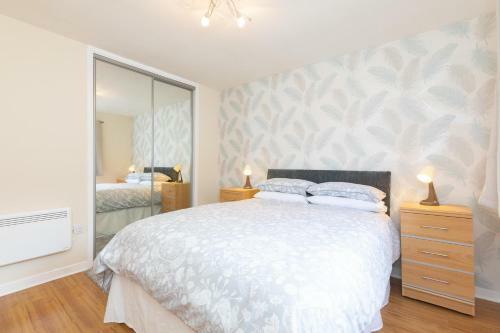 Allanfield Quiet Central Family Apartment With Parking