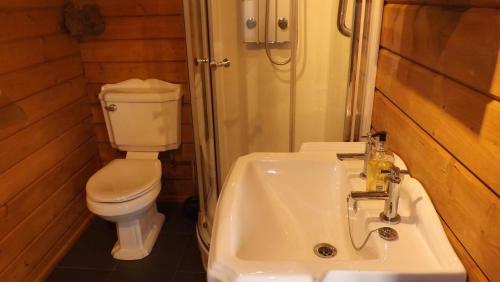 Bed & Breakfast Luxury Log Cabin With Views Of The Devon Countryside