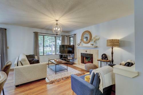 161 Beachwalk 2 Br Near Ocean Shipyard
