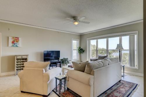 Villa 6501 Hampton Place