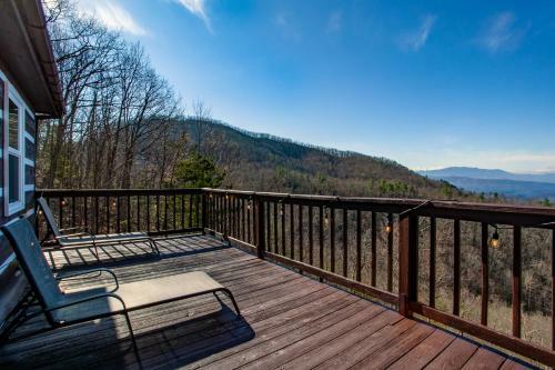 Maple Ridge With Mtn View Fireplace