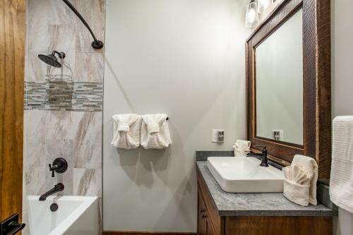 Hickory Homestead - Hottub, Wcaccessible
