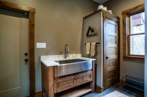 Hickory Homestead - Hottub, Wcaccessible