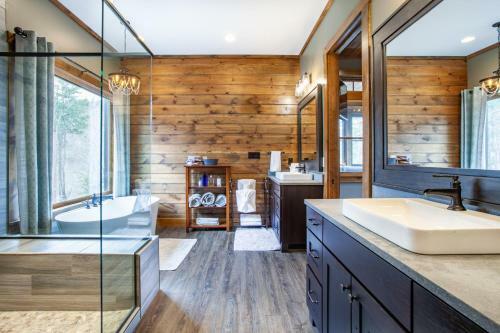 Hickory Homestead - Hottub, Wcaccessible