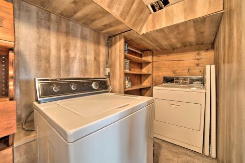 Sevierville Countryside Getaway With 2 Decks!