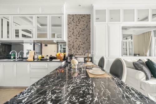 Blanc By Kozystay - 1br Apartment In Scbd