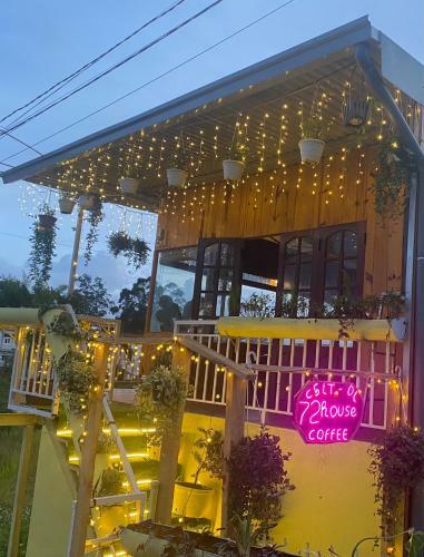 Hostal 72 House