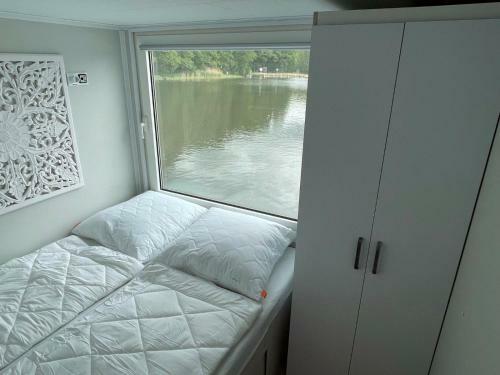 Hausboot-urlaub24 - Marina Buchholz