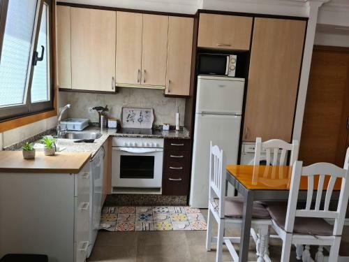 Cozy Apartment 30m From Rodeira Beach, Garage And Wifi