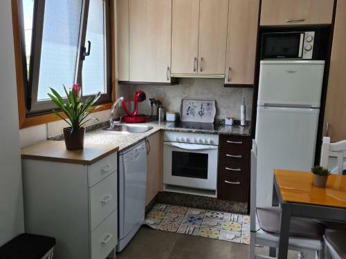 Cozy Apartment 30m From Rodeira Beach, Garage And Wifi