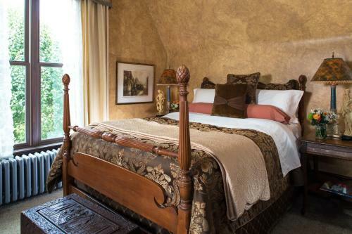 Hartzell House Bed And Breakfast