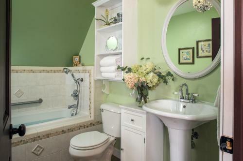 Hartzell House Bed And Breakfast