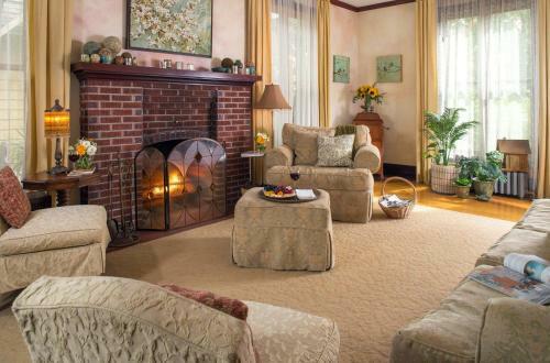 Hartzell House Bed And Breakfast