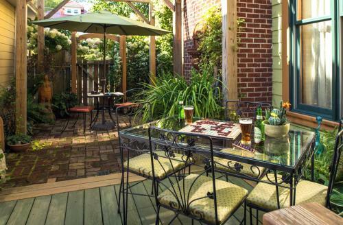 Hartzell House Bed And Breakfast