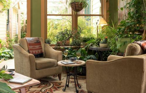 Hartzell House Bed And Breakfast