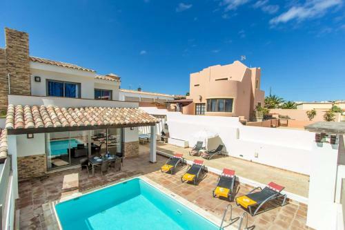 Villa Juliana By Villa Plus