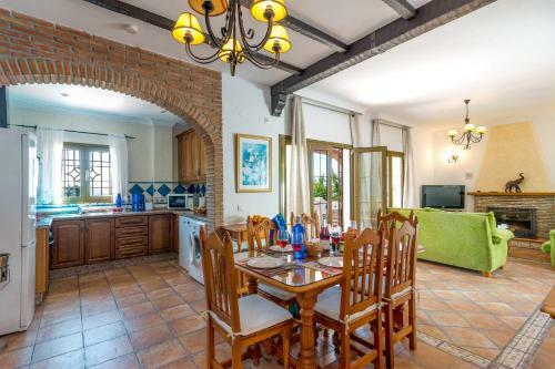 Villa Tres Olivos By Villa Plus