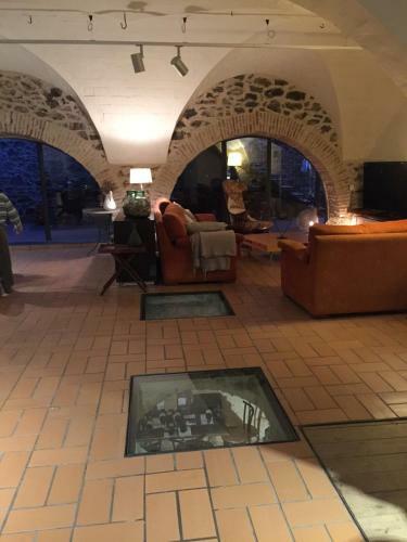Country House With Pool And Wine Cellar