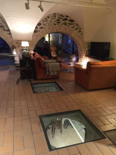 Country House With Pool And Wine Cellar