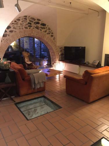 Country House With Pool And Wine Cellar