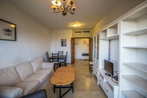 Apartamento 2 Dormitorios Piscina Y Garage