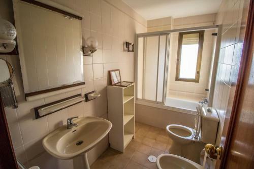 Apartamento 2 Dormitorios Piscina Y Garage
