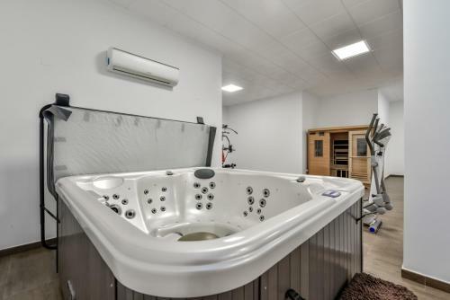 Coral- Managed By Almarina Villas