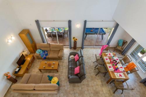 Villa Cabriel By Villa Plus