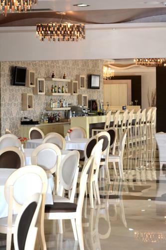 Evia Hotel & Suites