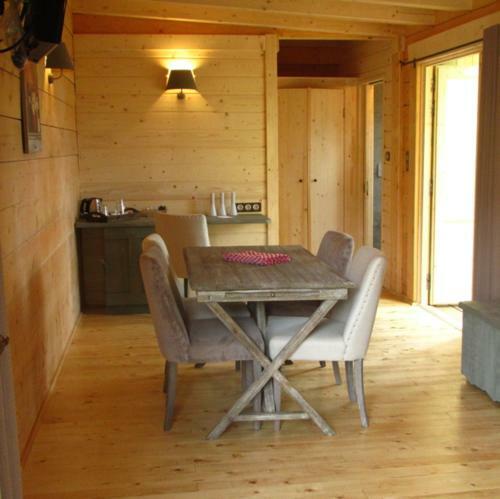Hotel Les Cabanes Dans Les Bois