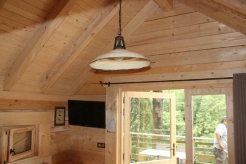 Hotel Les Cabanes Dans Les Bois