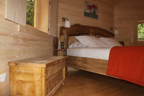 Hotel Les Cabanes Dans Les Bois